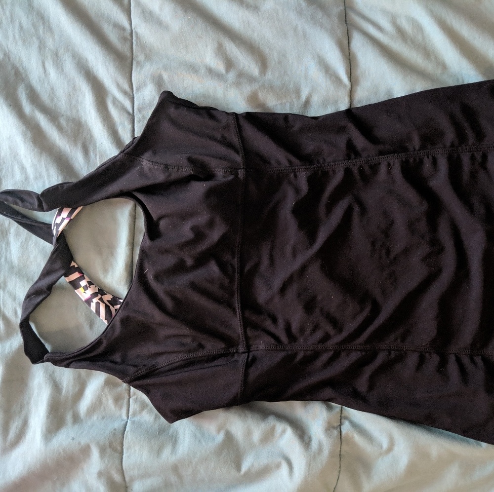 Black and mulit color workout shirt.